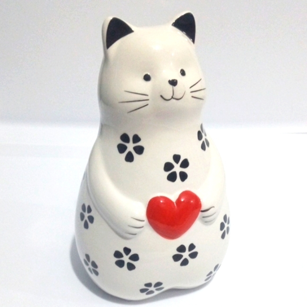 CERAMIC CAT FIGURINE WITH RED HEART HOME OFFICE DECOR NWOT
